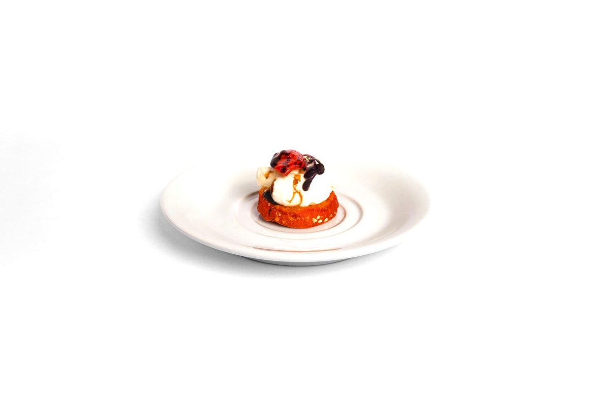 Mini Mozzarella ar balzamiko mērci